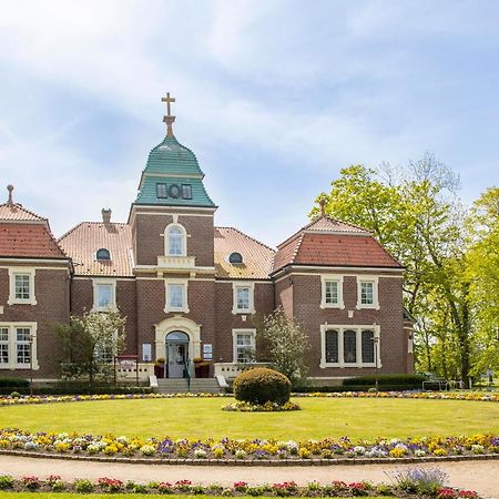 Plattbodenschiff Pandion Hotel Neuharlingersiel Kültér fotó