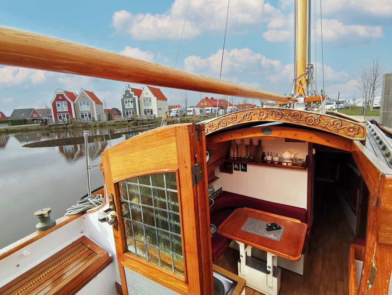 Plattbodenschiff Pandion Hotel Neuharlingersiel Kültér fotó