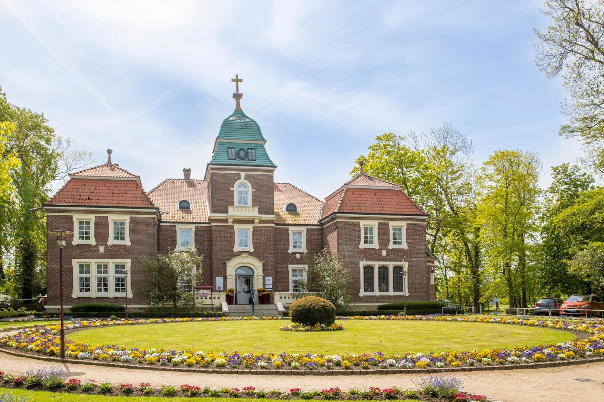 Plattbodenschiff Pandion Hotel Neuharlingersiel Kültér fotó